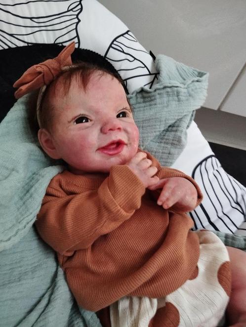 silicone reborn baby meisje met armaturen, Verzamelen, Poppen, Nieuw, Babypop, Levensecht of Reborn, Ophalen of Verzenden
