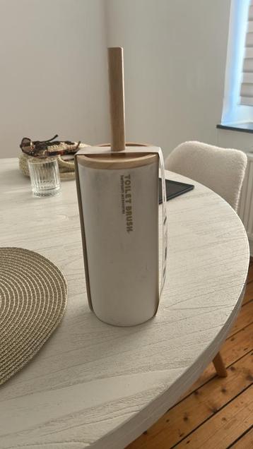 Nieuwe Toiletborstelhouder beschikbaar voor biedingen