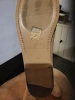 Elegante beige instappers met ketting detail - Maat 41, Vico, Ophalen of Verzenden, Zo goed als nieuw, Instappers