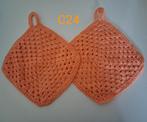 C24. 2 gehaakte pannenlappen oranje, Ophalen of Verzenden, Nieuw, Haken, Overige typen