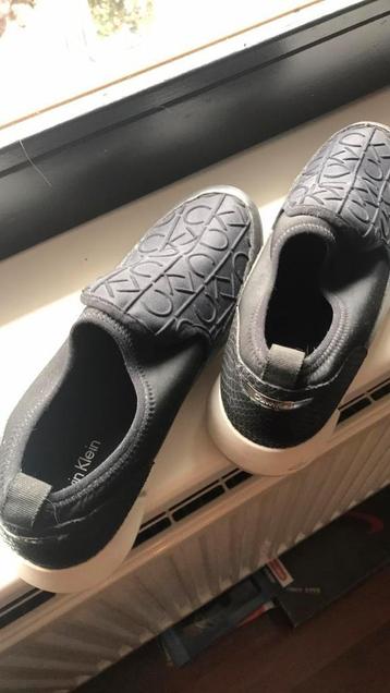 Calvin klein sneakers zwart beschikbaar voor biedingen