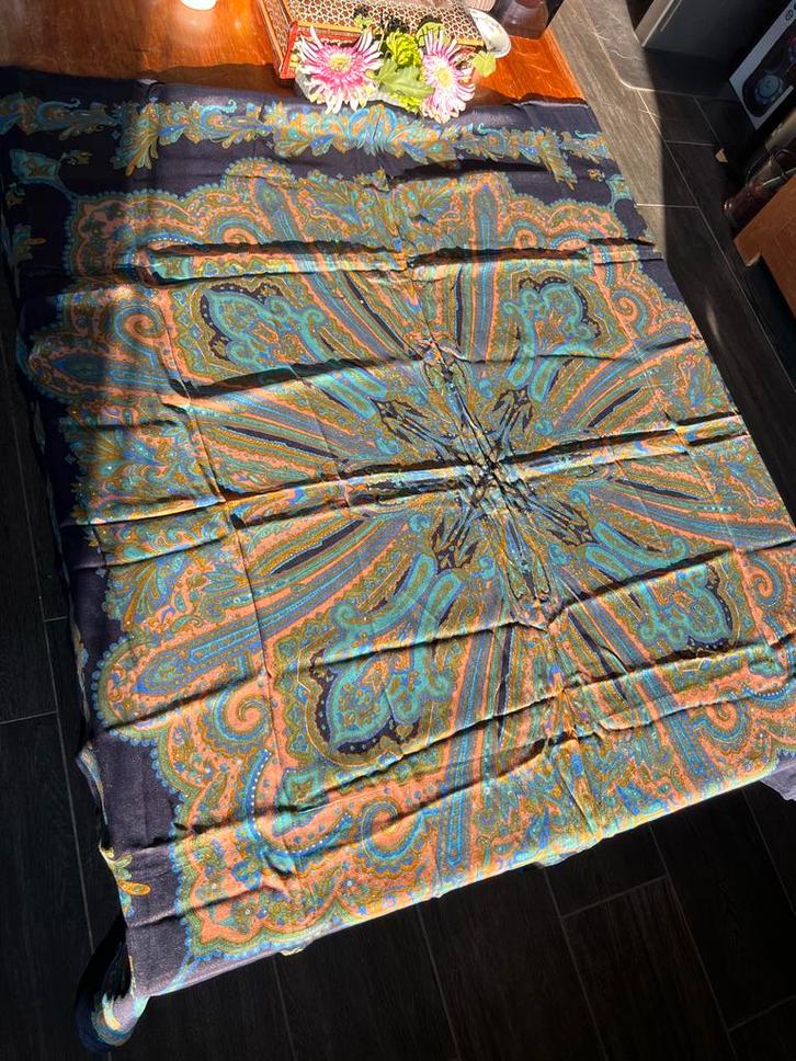 Prachtige Zijden Sjaal met Paisley Patroon, Kleding | Dames, Mutsen, Sjaals en Handschoenen, Zo goed als nieuw, Ophalen of Verzenden