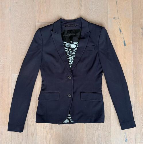 Drykorn blauwe blazer Sleaford mt 1, ca 34/36, Kleding | Dames, Jasjes, Kostuums en Pakken, Gedragen, Jasje, Maat 34 (XS) of kleiner