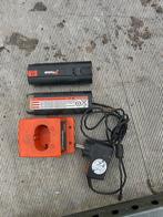 Paslode Oplader + 2 Batterijen (1 Beschadigd), Ophalen, Gebruikt