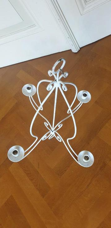 Brocante kaarsenkroon beschikbaar voor biedingen
