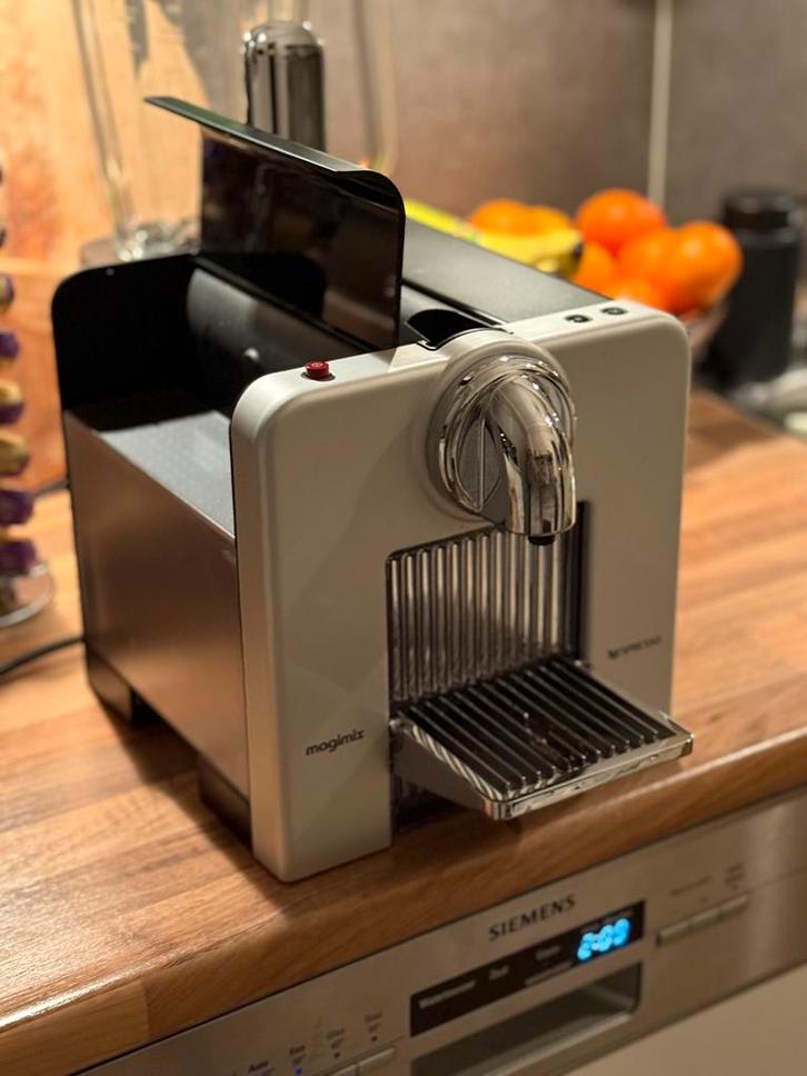Nespresso Le Cube – werkt perfect, Witgoed en Apparatuur, Koffiezetapparaten, Gebruikt, Koffiepads en cups, Combi, 1 kopje, Afneembaar waterreservoir