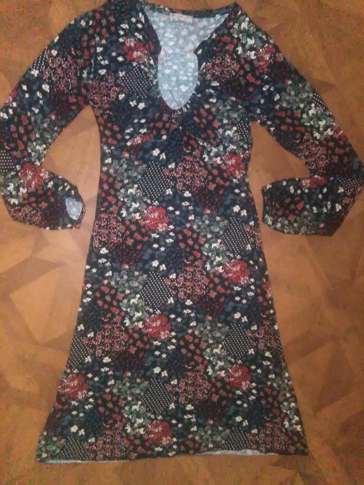 Sugar Lips jurk met lange mouwen maat S, Kleding | Dames, Jurken, Zo goed als nieuw, Maat 38/40 (M), Overige kleuren, Onder de knie