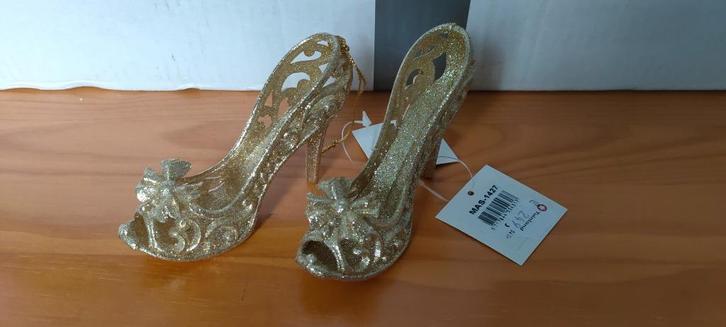 Kerstboom versiering gouden high heels 2 stuks, Diversen, Kerst, Nieuw, Ophalen of Verzenden