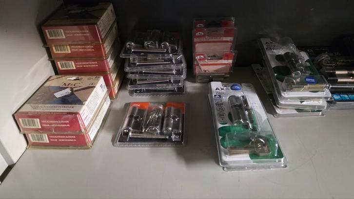 Diverse cilindersloten inclusief sleutels partij, Doe-het-zelf en Verbouw, Hang- en Sluitwerk, Nieuw, Slot, Ophalen