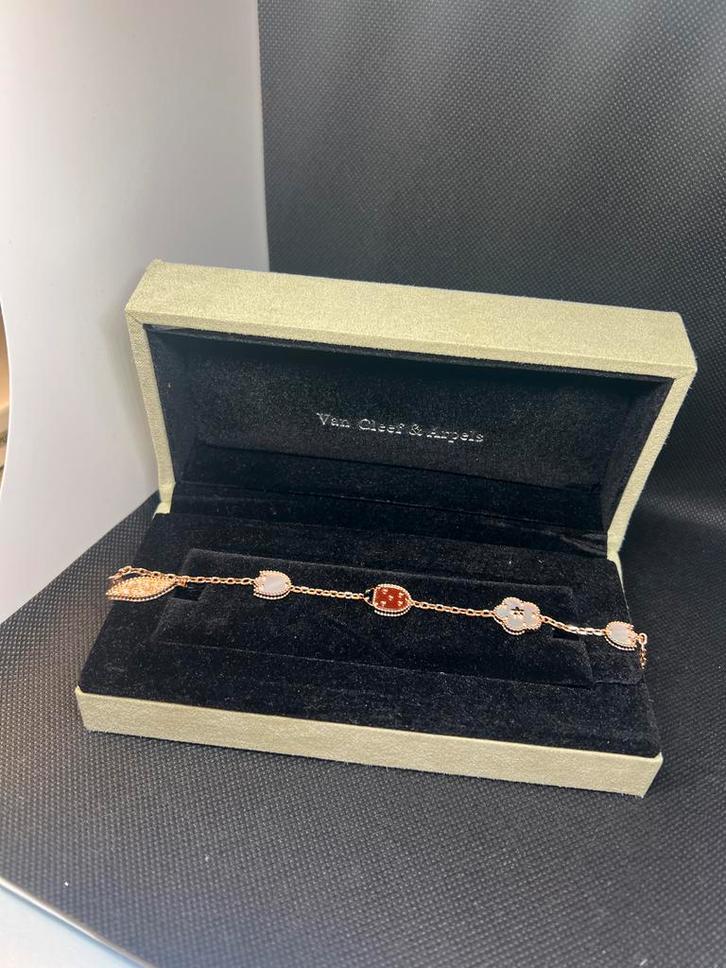 Van Cleef & Arpels Stijl Armband - Nieuw met Doos, Sieraden, Tassen en Uiterlijk, Armbanden, Nieuw, Overige materialen, Goud, Met bedels of kralen