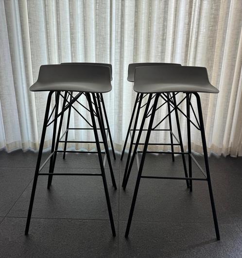 Set van 4 moderne barkrukken, Huis en Inrichting, Barkrukken, Zo goed als nieuw, 60 tot 90 cm, Kunststof, Metaal, 4 krukken, Met voetsteun