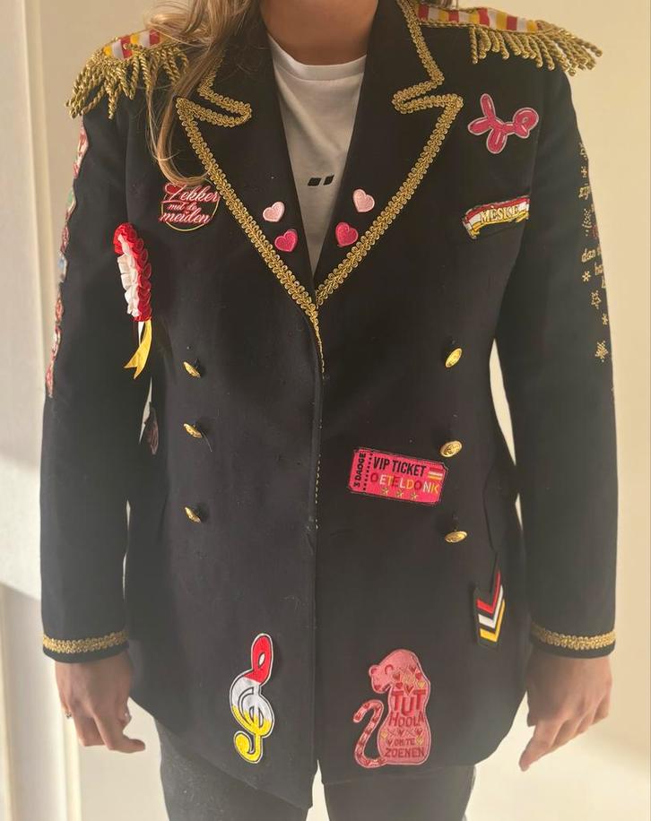 Oeteldonks jasje maat L met emblemen en strass, Kleding | Dames, Carnavalskleding en Feestkleding, Gedragen, Kleding, Carnaval