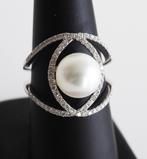 18 krt witgouden ring bezet met diamant en een parel, Ophalen of Verzenden, Goud, Ring, Met edelsteen