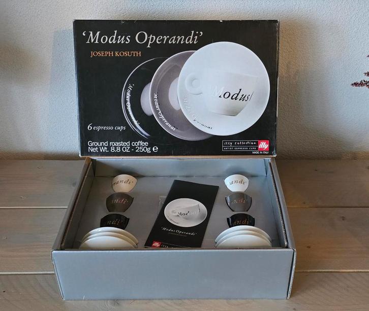 illy collection 2000, Modus operandi ,Joseph Kosuth, Verzamelen, Porselein, Kristal en Bestek, Nieuw, Kop en/of schotel, Porselein