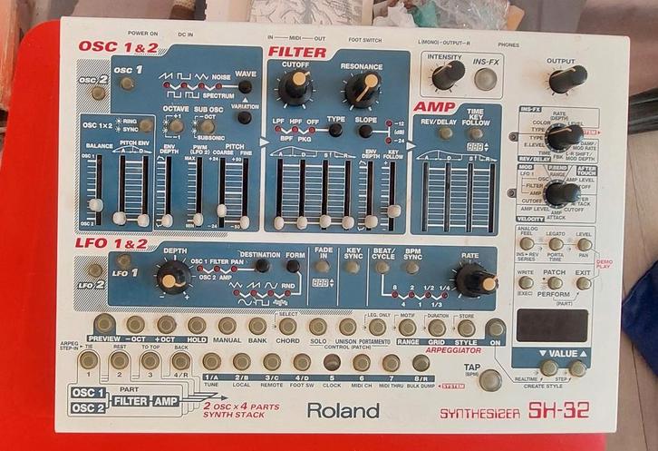 Roland SH-32 Synthesizer tr tb MC cs korg yamaha, Muziek en Instrumenten, Synthesizers, Gebruikt, Overige aantallen, Roland, Met midi-aansluiting