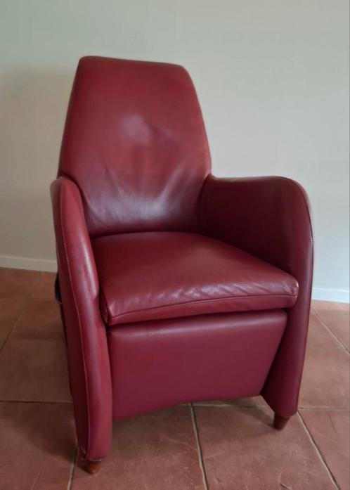 Echt lederen fauteuil. Kleur bordeaux rood., Huis en Inrichting, Fauteuils, Zo goed als nieuw, Ophalen