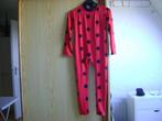 kapoentjes onesie rood met zwarte ballen van ruby.s 6/8jaar, Kinderen en Baby's, Carnavalskleding en Verkleedspullen, Ophalen of Verzenden