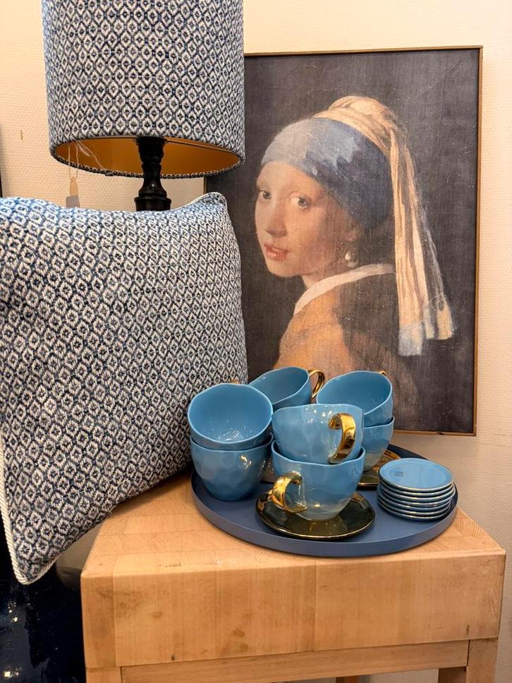 Set - Lamp met handgemaakte kap, meisje met parel en kussen, Huis en Inrichting, Keuken | Servies, Nieuw, Kop(pen) en/of Schotel(s)