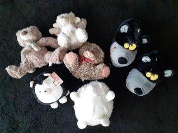 Set schattige knuffels beschikbaar voor biedingen