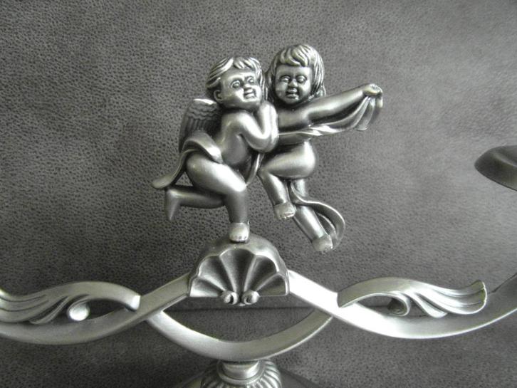 Mooie kandelaar waarop 2 engeltjes dansen, Kerstbord Siaki, Huis en Inrichting, Woonaccessoires | Kandelaars en Kaarsen, Zo goed als nieuw