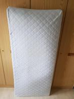 Te koop aangeboden. Witte Baby matras met hoeslaken., 190 cm of minder, Matras, 70 cm of minder, Eenpersoons