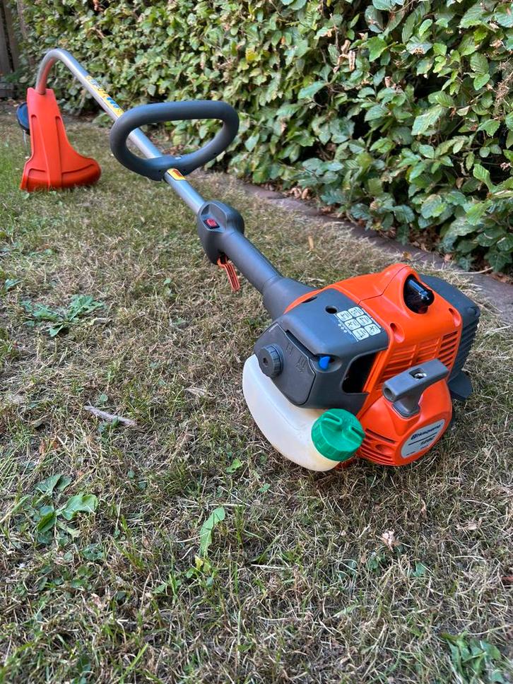 Husqvarna 128c bosmaaier, Tuin en Terras, Bosmaaiers, Zo goed als nieuw, Benzine, Ophalen of Verzenden