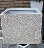 Nog één  grote bloembak 
44 x 44 x 36 cm         merk Ma-aM, Tuin en Terras, Ophalen, Tuin, Steen, Minder dan 60 cm