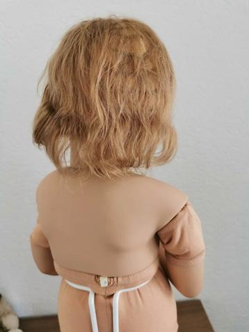 GEZOCHT : blonde pruik, kort haar, 38 cm voor Skille pop beschikbaar voor biedingen