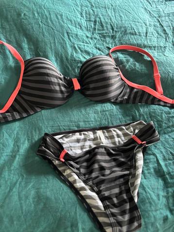  Bikini zwart gestreept met roze details –maat 36 D-E beschikbaar voor biedingen