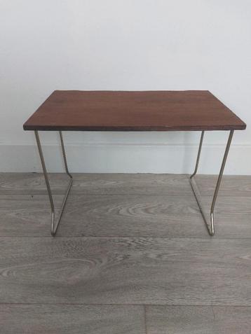 Vintage Bijzettafel beschikbaar voor biedingen