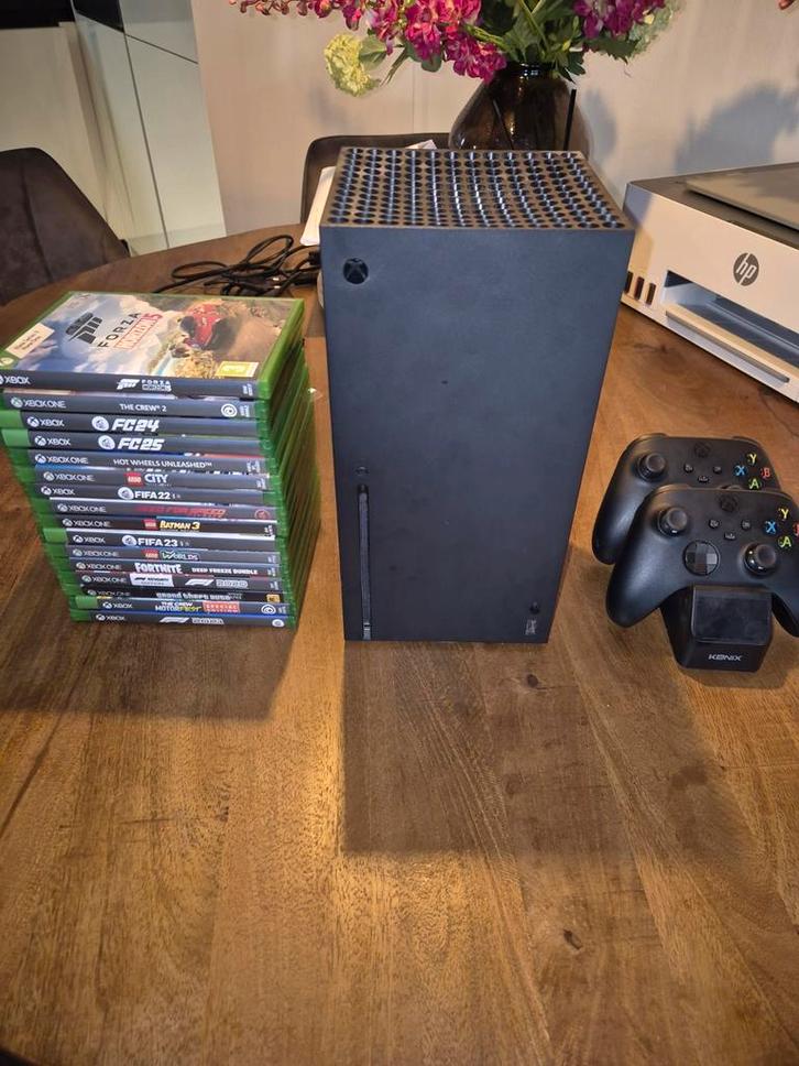 Xbox series X 1TB met 17 originele krasvrije spellen!!, Spelcomputers en Games, Spelcomputers | Xbox Series X en S, Zo goed als nieuw