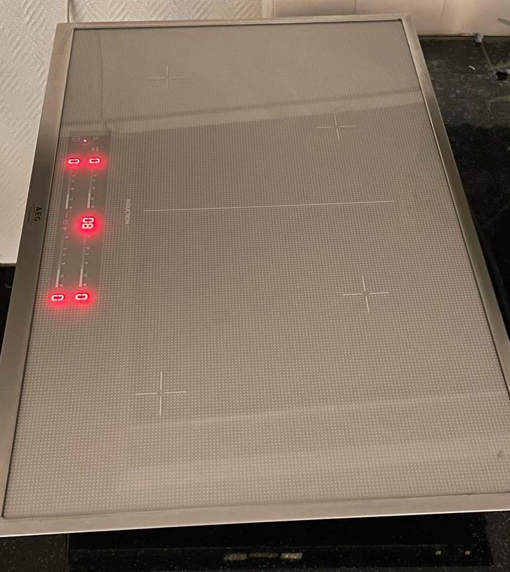 AEG inductie kookplaat 77 cm met Zilvergrijze glasplaat, Witgoed en Apparatuur, Kookplaten, Zo goed als nieuw, Inbouw, Inductie