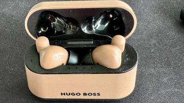Hugo Boss Gear Matrix earphones camel beschikbaar voor biedingen