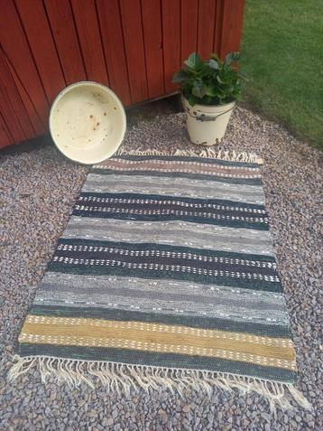 Kleedje uit Värmland in warme kiezel kleuren  beschikbaar voor biedingen