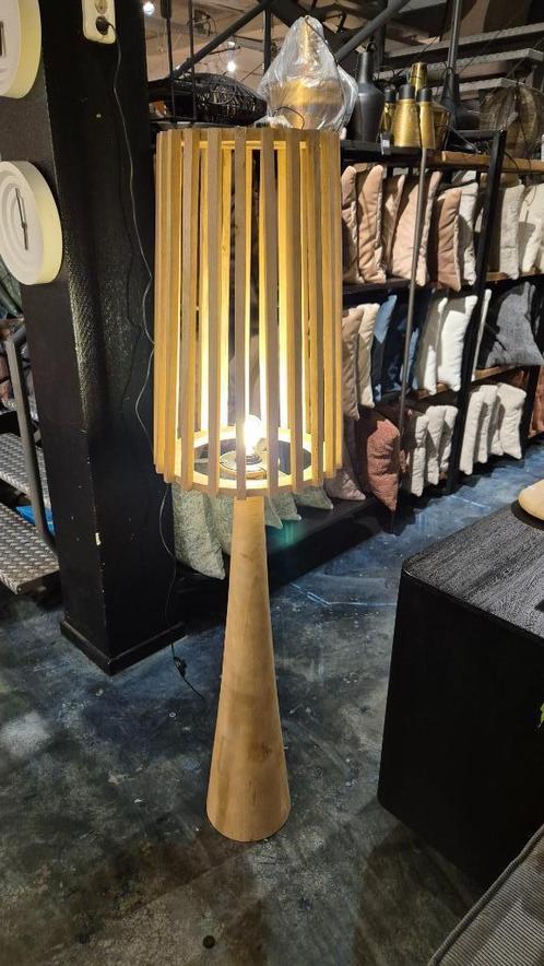 Houten vloerlamp Naturel Showmodel, Huis en Inrichting, Lampen | Vloerlampen, Zo goed als nieuw, 150 tot 200 cm, Hout, Overige materialen