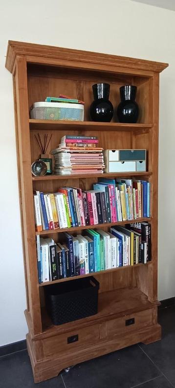 Boekenkast beschikbaar voor biedingen