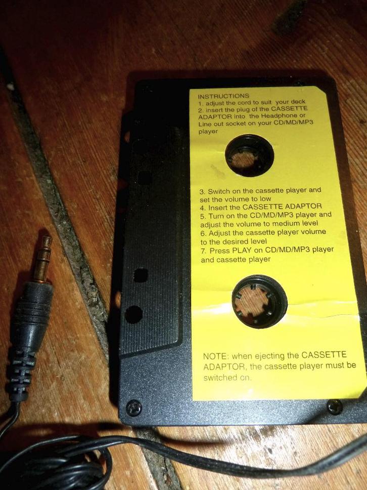 MD CD MP3 CASSETTE ADAPTER 3.5 mm JACK AUX, Cd's en Dvd's, Cassettebandjes, Gebruikt, Pop, 1 bandje, Ophalen of Verzenden