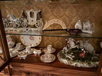 Antieke Jugendstil Servieskast met Glas beschikbaar voor biedingen