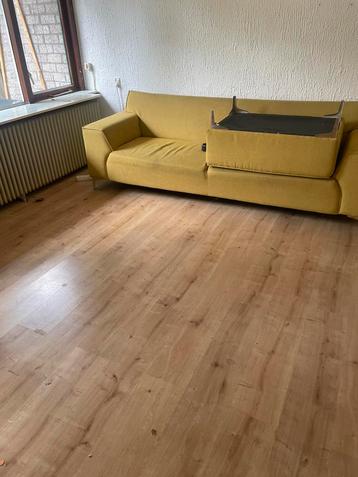 Laminaat – ruim 23 m² – goede staat – zelf eruit halen beschikbaar voor biedingen