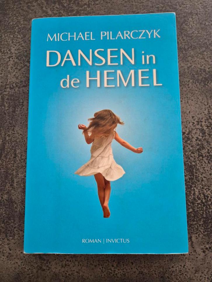 Dansen in de Hemel - Michael Pilarczyk, Boeken, Romans, Zo goed als nieuw, Nederland, Ophalen of Verzenden