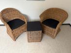 Rieten setje, 2 stoelen hooker en tafeltje, Huis en Inrichting, Ophalen of Verzenden, Zo goed als nieuw