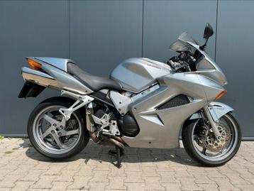 Honda VFR800 VTEC – 2005 – Betrouwbare sporttoerfiets beschikbaar voor biedingen