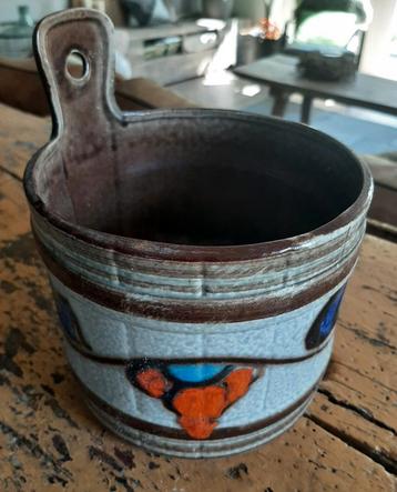 Bloempot met.ophangoog van West Germany beschikbaar voor biedingen