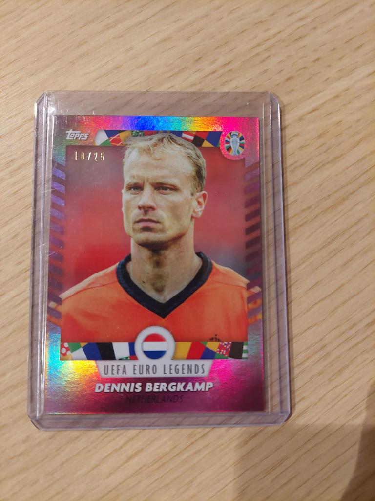 Dennis Bergkamp 10/25 Topps Legends Nederlands Elftal, Hobby en Vrije tijd, Stickers en Plaatjes, Ophalen of Verzenden, Zo goed als nieuw