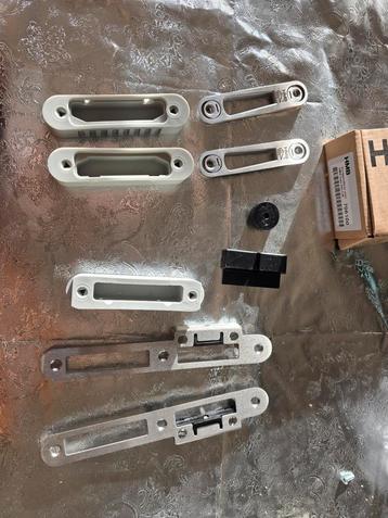 HMB Sluitkommen Driepuntssluiting - Nieuw in Doos beschikbaar voor biedingen