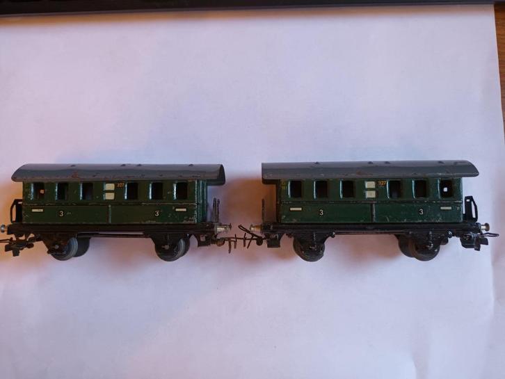 2 Marklin 327 oude metalen personenwagen, Hobby en Vrije tijd, Modeltreinen | H0, Gebruikt, Wagon, Wisselstroom, Märklin, Ophalen of Verzenden