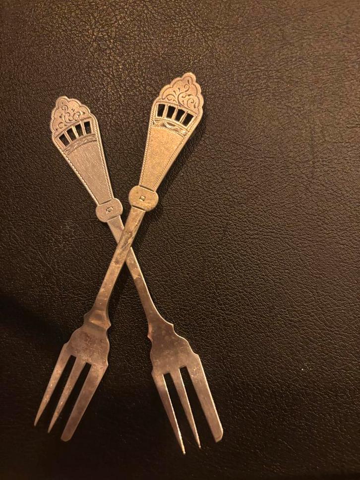 2 Antieke Gebaksvorkjes, Antiek en Kunst, Antiek | Bestek, Ophalen of Verzenden