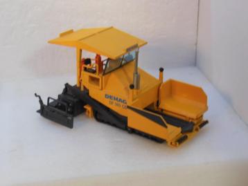 DEMAG DF 140 CS - Asfalteermachine  NZG 395+231 - 1:50 beschikbaar voor biedingen