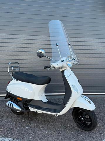 Witte Vespa LX50 4t beschikbaar voor biedingen