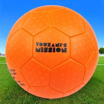 Fc-straat - Touzani bal - oranje maat:5 voetal beschikbaar voor biedingen